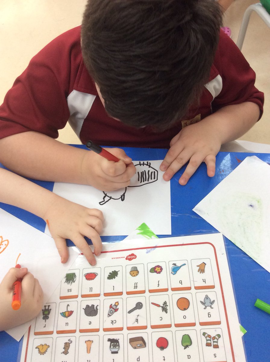 VHPS_FS1's tweet photo. Some amazing drawing and labeling today in FS1 Green today. The children independently drew jungle animals and used a sound mat to help them label their drawings. #EYFS #writinginearlyyears #itsthelittlethings #vhps https://t.co/L32fzl93qE