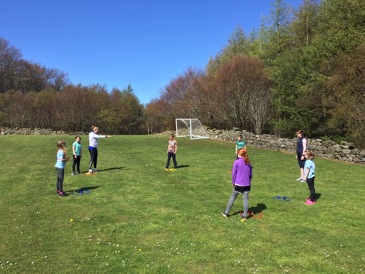 ASAberdeenshire's tweet photo. Even the sun came out for the first session of the new Junior Jog club at @BanDevPS!
Great work from our fantastic parent volunteers Linda and Sarah!
#activeschoolsporty #juniorjog #sunshineandlollipops #ChangingLivesThroughSport https://t.co/Lu4MDVMoQo