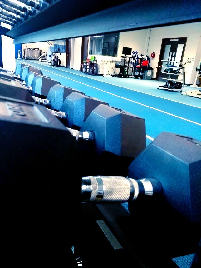 SAS_HWBNU's tweet photo. Dumbbell-eye-view of the #humanperformance #lab at #bucksnewuni. The fabulous #strengthandconditioning suite is a wonderful facility enhancing the #studentexperience for our #sportsstudents #highereducation #Buckinghamshire #yorkfitness #TASS #tekteam
https://t.co/oOmRDifdC2 https://t.co/iNBW0rkWbt