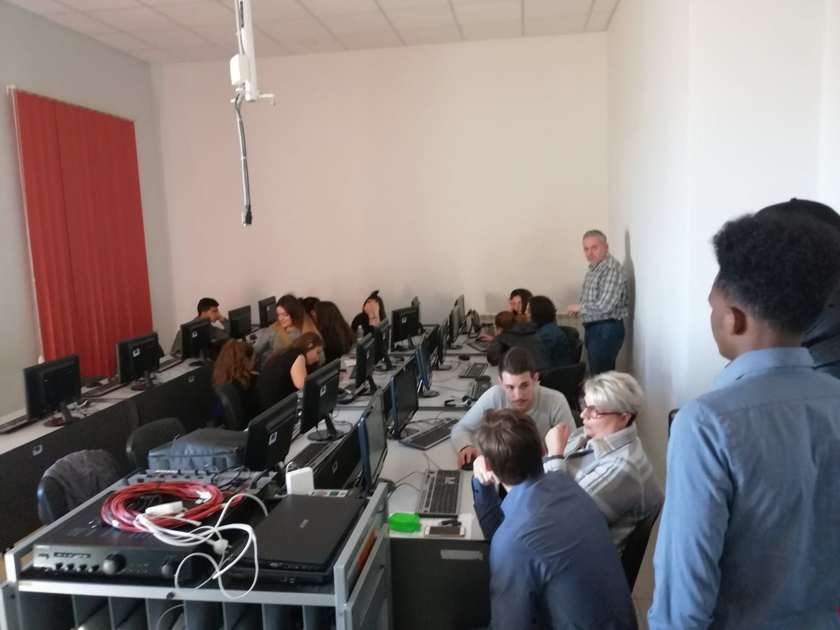 #Pitch stop, ultimo e importante step per i progetti di #Upshift #Naro. Insieme a <a href="/SiCrhea/">Silvia Crapanzano</a> e a <a href="/distepas/">Pasquale Distefano</a> ascoltiamo in 3 min. i progetti e diamo gli ultimi suggerimenti per renderli perfetti! <a href="/jaItalia/">JA Italia</a> <a href="/my_grants/">Mygrants</a> <a href="/UNICEF_Italia/">UNICEF Italia</a> <a href="/UNICEF/">UNICEF</a>