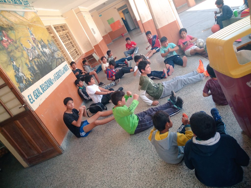 RebakMauricio's tweet photo. @fguillesaavedra @patriciapinasco @UrtubeyJM @aniberruezo @vanesa_aramayo @YanilMarisol 
Taller Deportes te esperamos todos  los sábados Esc. Juana Azurduy de Padilla C.A.I N° 5 https://t.co/0HhDh636N6
