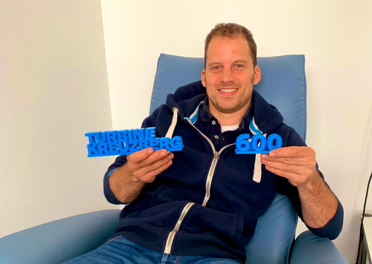 turbinekreuzbrg's tweet photo. Wir feiern unser 600. Mitglied der #EcomExpertsBW: @frederic_gaus von @flagbit! Und wünschen gleichzeitig alles Gute zum Geburtstag! Zufälle gibt's...! 🤩 Das nächste Meetup ist übrigens diesen Donnerstag zum Thema Blockchain. Anmeldung: https://t.co/LXVGyxLjMP #turbinejetzt https://t.co/AAmXJJaQhu