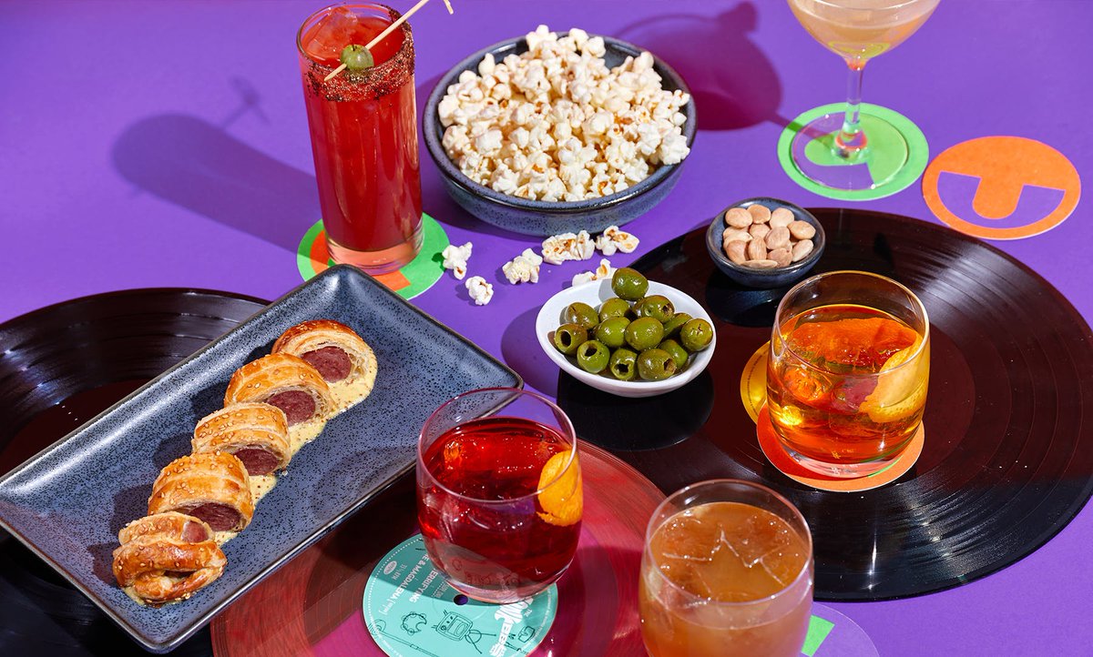 hannaleepr's tweet image. A new bar in the lobby of #NYC&apos;s newest arts center? 🍸🎨 The @Infatuation&apos;s Hannah Albertine looks into #DannyMeyer&apos;s new @CedricsatTheShed, serving #cocktails, salads, sandwiches and bar snacks. bit.ly/2GtHM5i