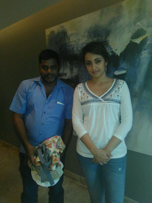 D5VFfCyU4AIpqe-?format=jpg&name=small