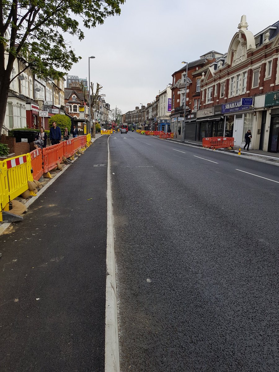 Labourstone's tweet photo. Progress update on further @wfcouncil #segregated #cycletrack along #HoeStE17 between #QueensRd #OrfordRd Junc. and #StationApproachE17 @WeSupportWFMH @london_cycling @willnorman https://t.co/Dj3PeBef9k