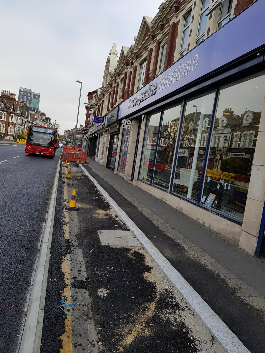 Labourstone's tweet photo. Progress update on further @wfcouncil #segregated #cycletrack along #HoeStE17 between #QueensRd #OrfordRd Junc. and #StationApproachE17 @WeSupportWFMH @london_cycling @willnorman https://t.co/Dj3PeBef9k