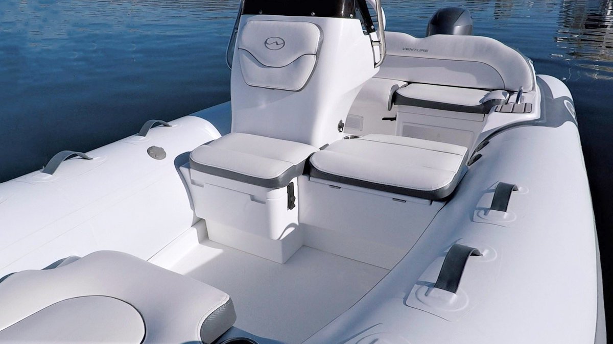 WalkerBayBoats's tweet photo. The all-new #WalkerBay Venture 14 #YachtTender is available in 2 console base options. The bench seat base offers more seating and storage. The pedestal base has an open layout and gives more leg room and space to move around in the #boat. Learn More: https://t.co/PfPNXUirwb https://t.co/EfjZ4ukFdk
