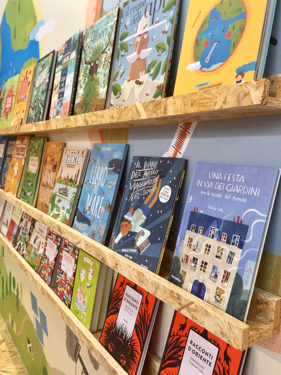 JackintheBook's tweet photo. #throwback curiosando fra le novità portate al @BoChildrensBook dalle case editrici #edizionitheoria @Sinnos1 @ElectaEditore #electakids @GiuntiEditore @EScienza #jackinthebook #bcbf19 https://t.co/XvaRMETYDO