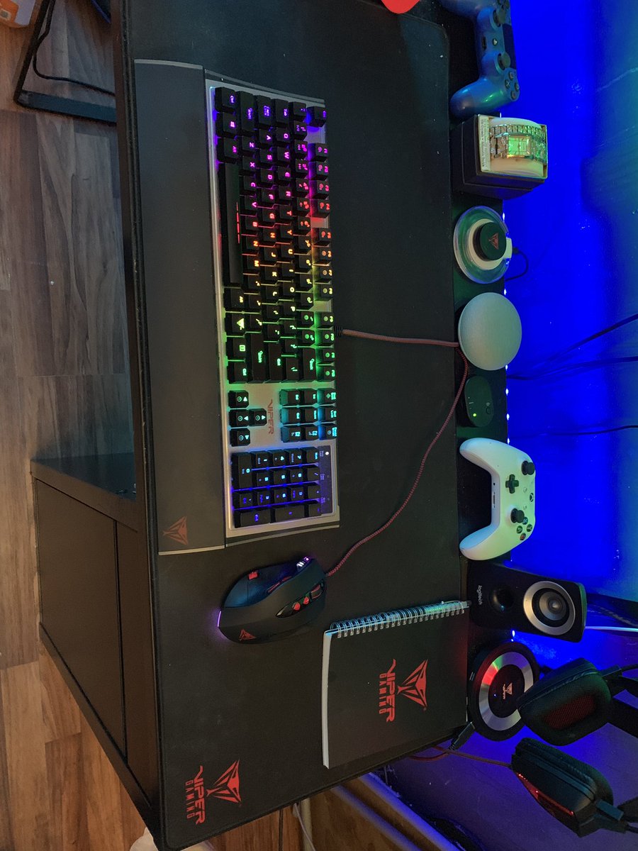 jboogiedaboss's tweet photo. Photo shoot with my Sponsor Viper Gaming Products If you not Gamer Certified then your not gaming #V760 #V560 #V360 #Deskmousepad #Headphonestand @patriot_viper https://t.co/3mQXlG5HBv