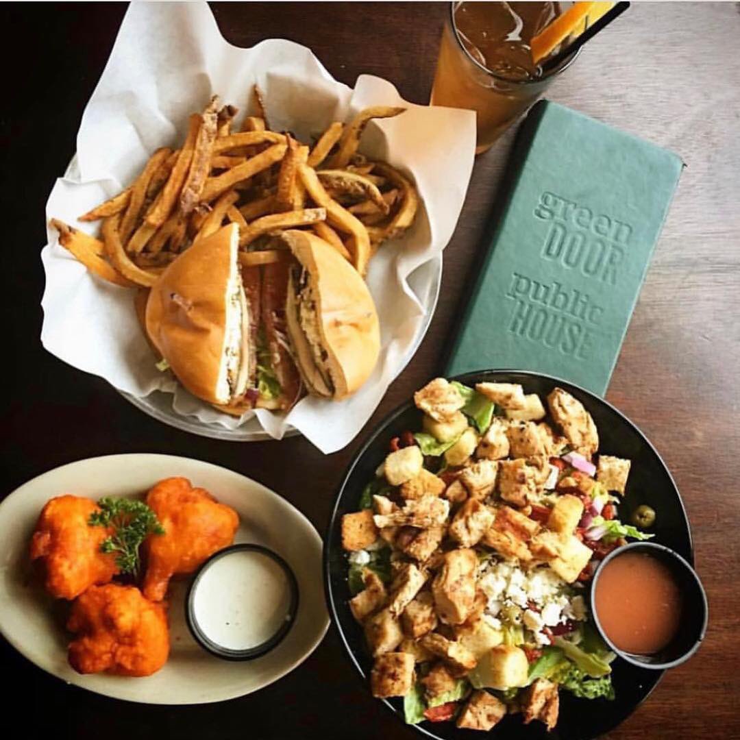 Our #lunch has something for everyone! Every day starting at 11am! Bring your coworkers or your friends and enjoy big portions with farm fresh ingredients! Just two blocks east of Dallas City Hall! 🏙