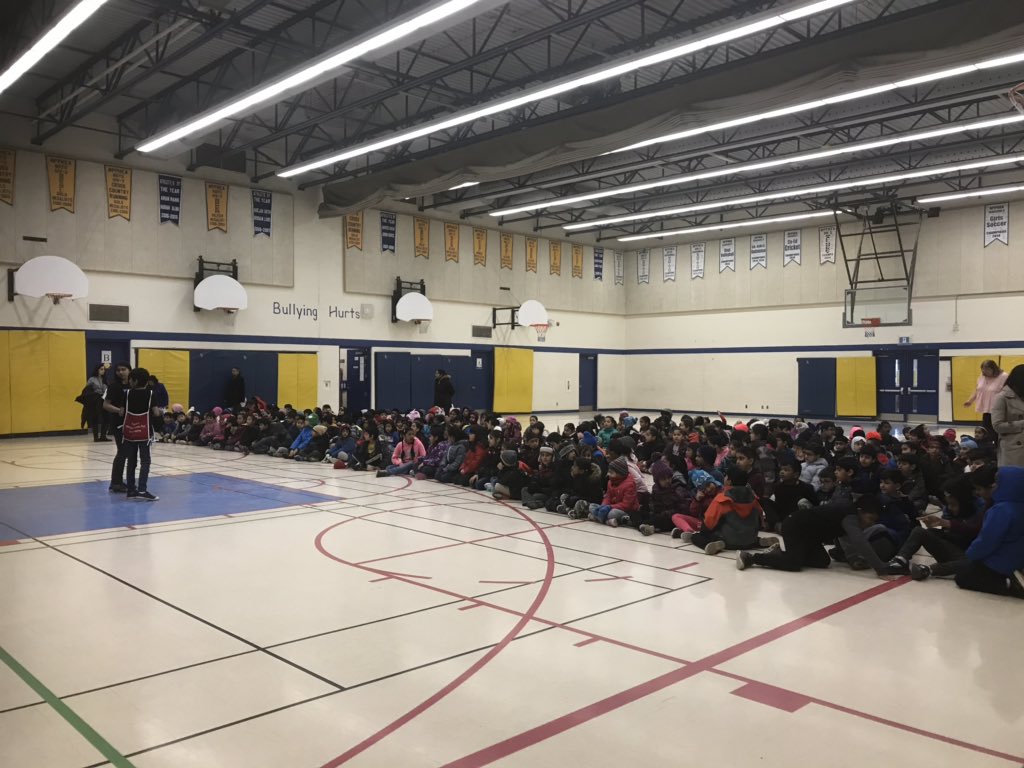 myra_s_pacheco's tweet photo. What a great way to start a Monday morning! Students training Gr1-3 students how to use the new painted playground games! The cold weather didn’t stop these amazing student leaders! Thank you to @Ms_A_Chopra for organizing and facilitating this schoolwide initiative!More coming! https://t.co/bPxx2pEfLQ
