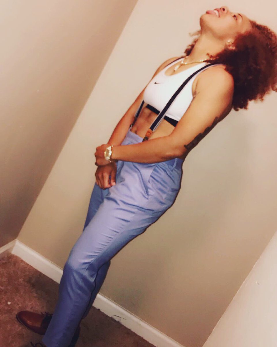 rach_mcalli_05's tweet photo. name a DP that did it better than me..... 
they call me FA5T FORWARD 🥶⚡️🤞🏽 
CHIRRRRRRPPPPPP x 5 💙🕊👼🏽 
#PershingAngels . https://t.co/msK3xhenFG