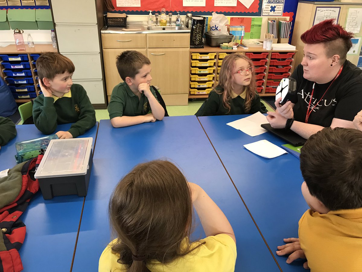 MrPotterKPS's tweet image. First session of the new @CodingKps, @KnightsridgePr1!
We did some “human coding” first then completed some problem solving while getting to grips with @codewithroot #GetAnyoneCoding