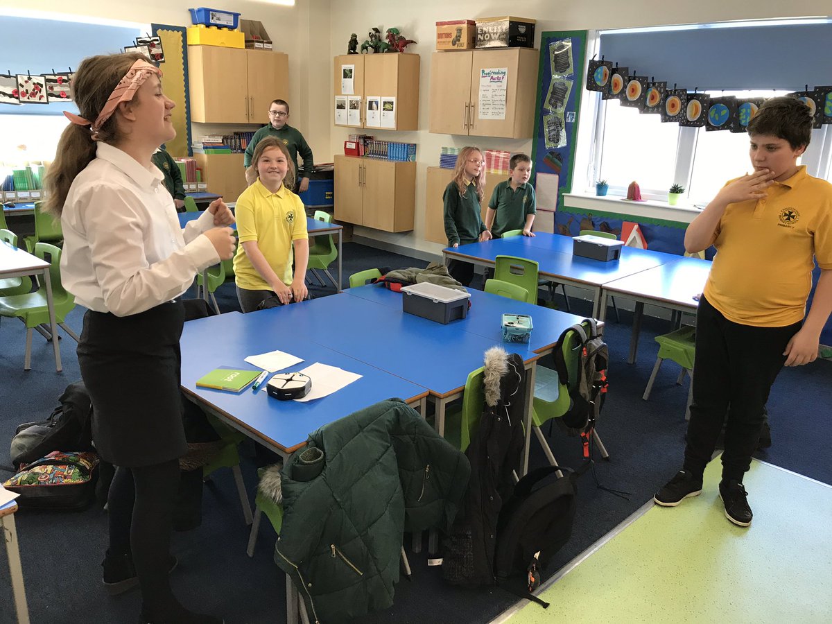 MrPotterKPS's tweet image. First session of the new @CodingKps, @KnightsridgePr1!
We did some “human coding” first then completed some problem solving while getting to grips with @codewithroot #GetAnyoneCoding