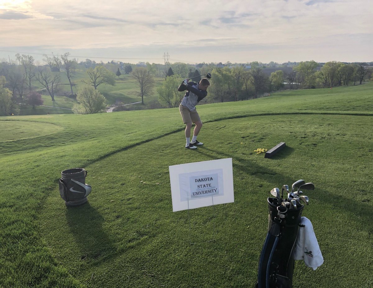 🏌️ Riley Janke warming up for Dakota State (S.D.) at the #NSAAGolf Conference Tournament in Bellevue, Neb.  #WeAreDSU #GoTrojans #TrojanPride #trojannation⚔️