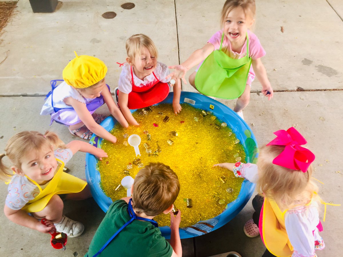 cpalions's tweet photo. It's #CPApreschool's Week of the Young Child! An week observed by the @naeyc, dedicated to the joy of childhood, the discovery in its every day wonders, and developing imagination and creativity in young children. Today's theme? Make and Create 🎨 #weekoftheyoungchild #WOYC19 https://t.co/DmoYGID1Bn
