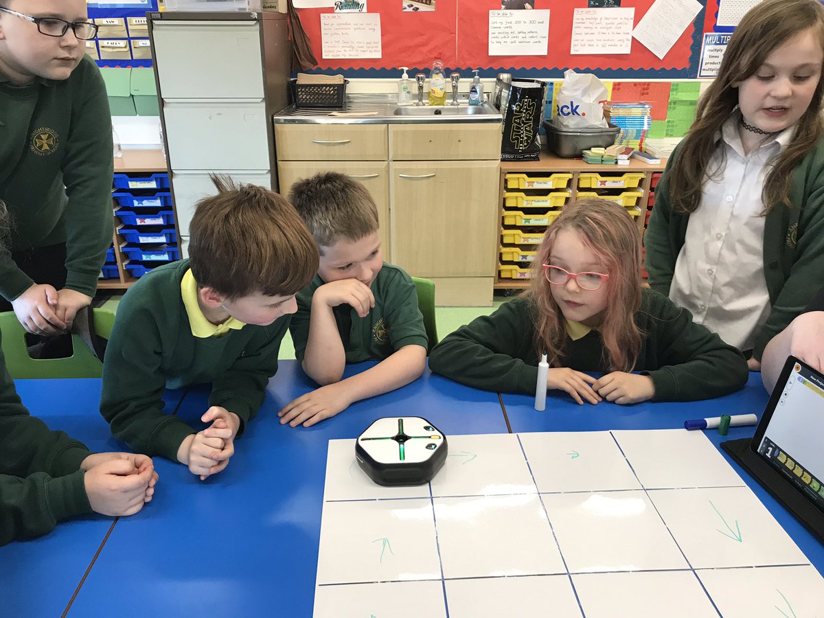 MrPotterKPS's tweet image. Some more pics of our first  @CodingKps session using @codewithroot #GetAnyoneCoding