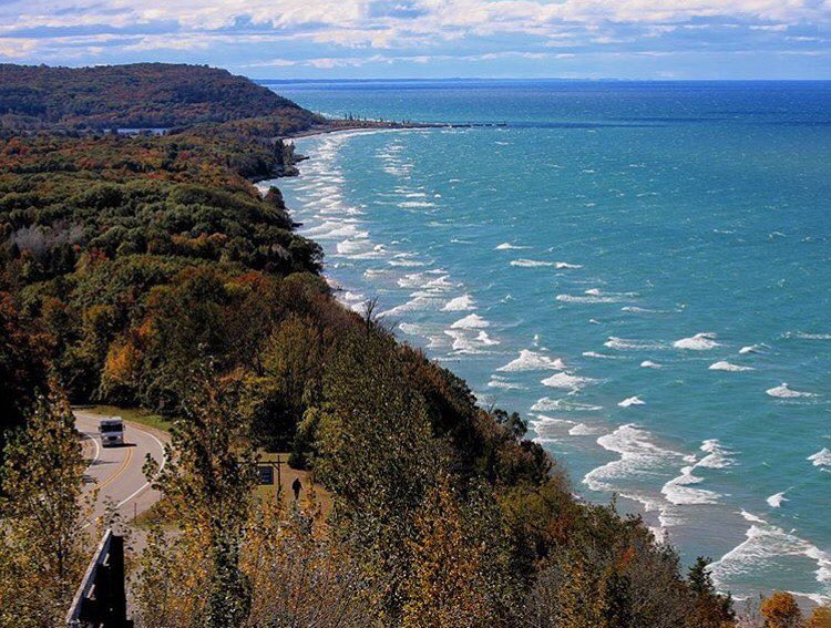 SaveMICity's tweet photo. Michigan’s cities are some of the most scenic places in the country. What's your favorite Michigan place? ✋ 🏟️ 🏘️ 🏛️ 🌲 🏖️ #SaveMICity #GrowMICity #InvestSupportGrow #MiLeg https://t.co/tmoxahxzUd