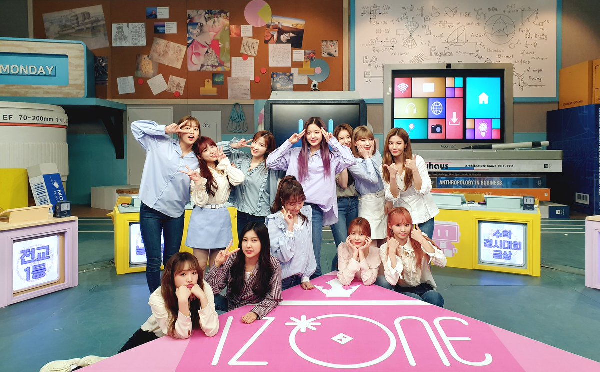 official_izone's tweet image. [#OMYIZ] 우리즈원... 낯설다...🙊 앚망진창 천방지축이던 우리 아이즈원 맞나요?🤔 똑똑함💧 넘쳐흐르는 아이즈원의 새로운 매력에 허우적🏊‍♀️허우적🚣‍♂️ 우리즈원 모두 로켓 사이언티스트야👍 위즈원도 뇌를 깨워보는 즐거운 시간이었길 바라요❣
