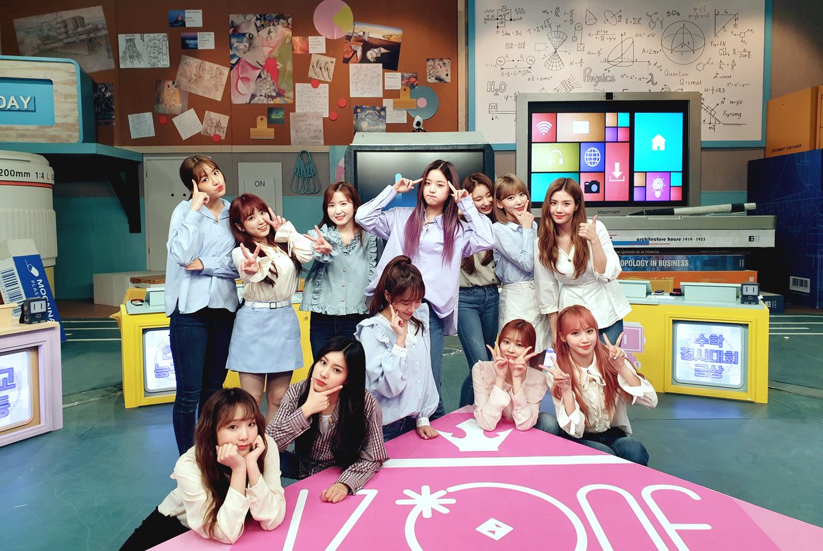 official_izone's tweet image. [#OMYIZ] 우리즈원... 낯설다...🙊 앚망진창 천방지축이던 우리 아이즈원 맞나요?🤔 똑똑함💧 넘쳐흐르는 아이즈원의 새로운 매력에 허우적🏊‍♀️허우적🚣‍♂️ 우리즈원 모두 로켓 사이언티스트야👍 위즈원도 뇌를 깨워보는 즐거운 시간이었길 바라요❣