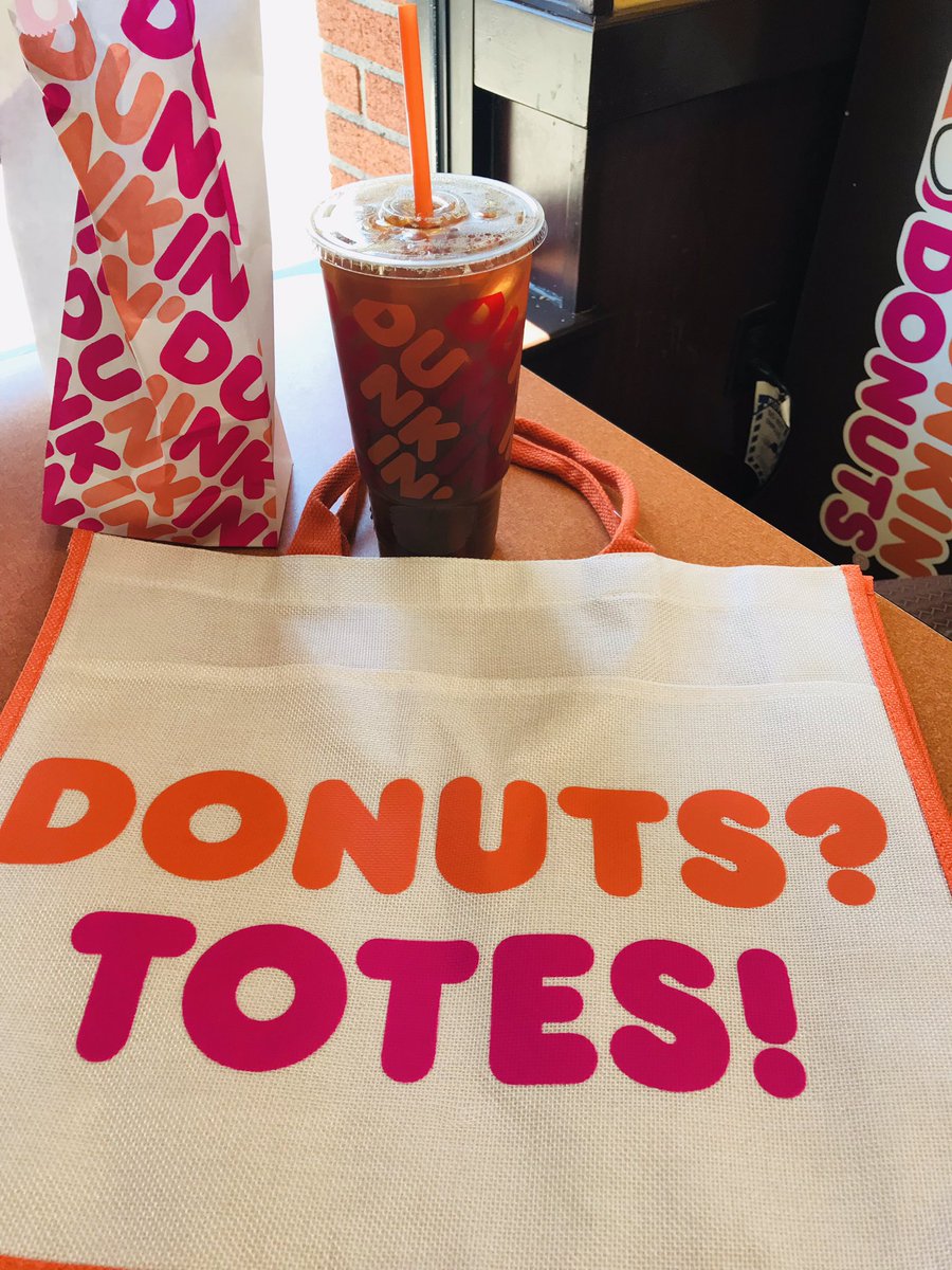 SeanneFalconer's tweet image. I am the proud owner of a totes adorbz new tote. Also #MiniCation bc @JetBlue can’t get its planes to places on time and I got a night in Boston.