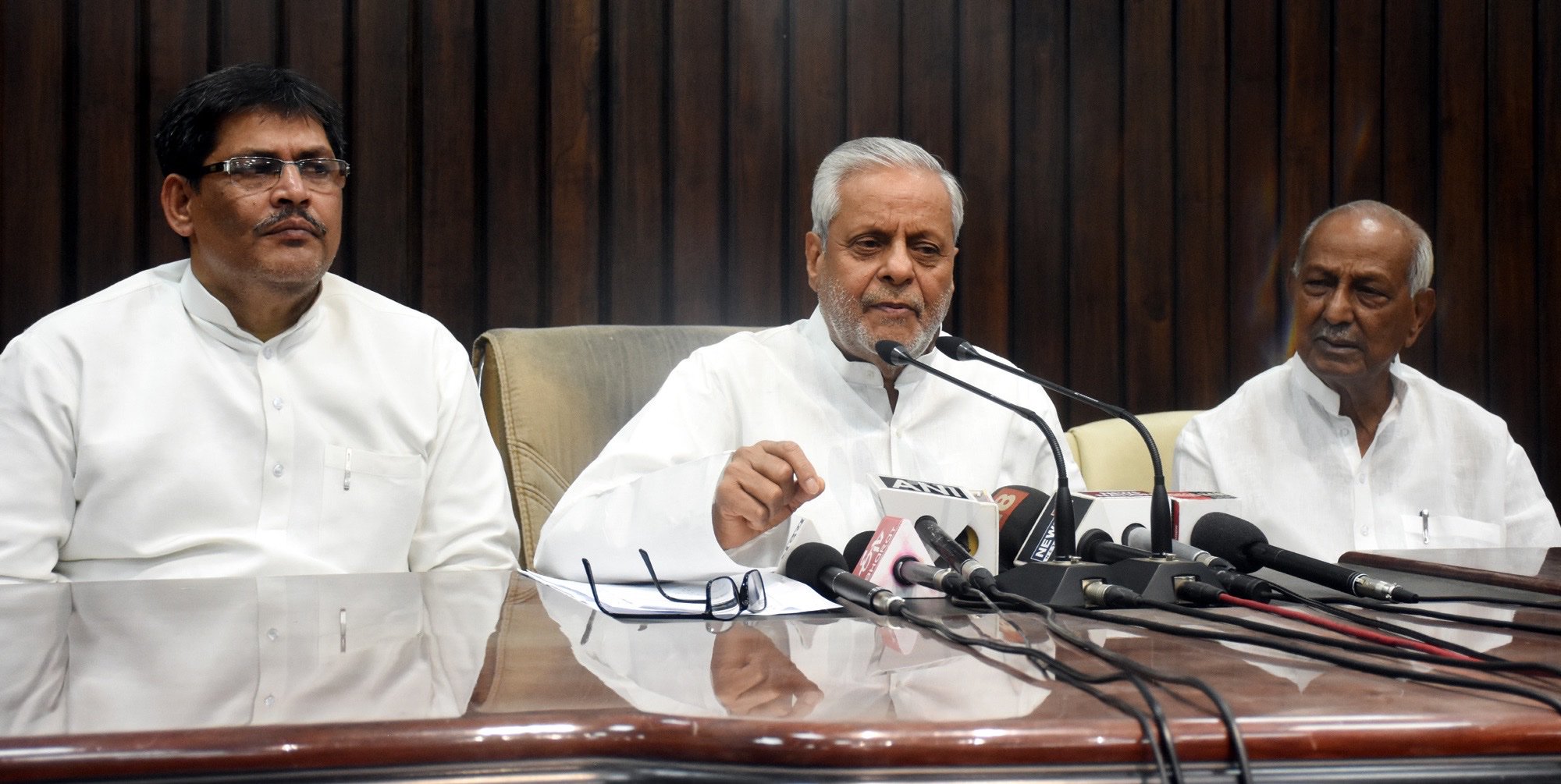 Samajwadi Party on Twitter: &quot;समाजवादी पार्टी के राष्ट्रीय सचिव श्री  राजेन्द्र चौधरी ने आज सायं चुनाव मतदान के बाद पार्टी कार्यालय में प्रेस  कांफ्रेन्स ...