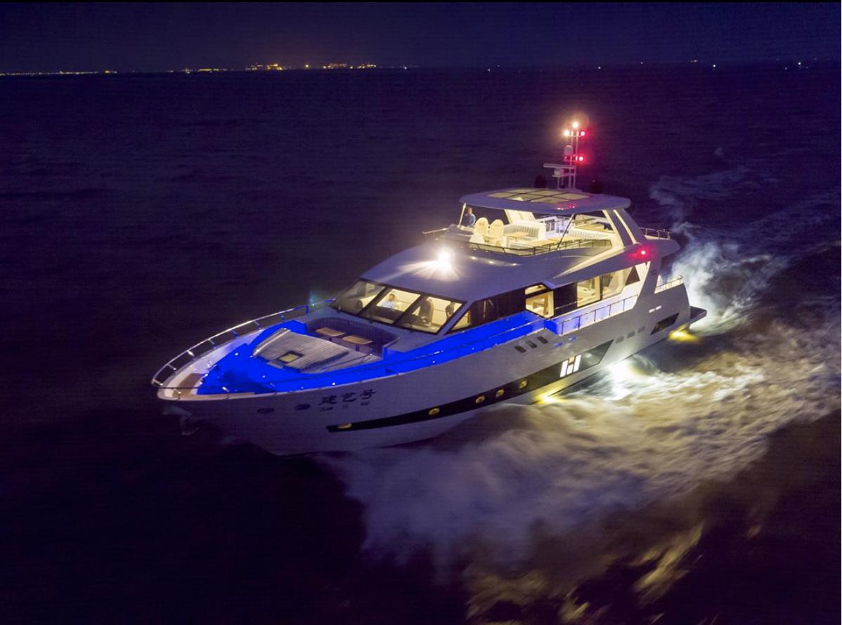 Heysea_Yachts's tweet photo. 96 series features a sleek profile which gets even more spectacular with lighting show during the nights.
#yacht #yahting #yachtlife #superyacht #megayacht #yachtdesign #yachtbuilding #asteria82 #asteria #heysea #heyseayachts https://t.co/FTH7WGN1sA