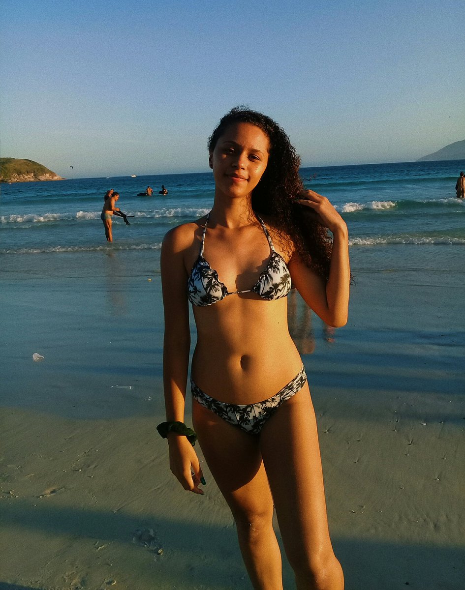 leftmeswiftly's tweet photo. i feel better in my white uniform but here's me on my vacations. get u a girl that can do both ig 🥶✨

#CONFIDENCEFORKNJ #knjmonday https://t.co/egyrG8sRA5