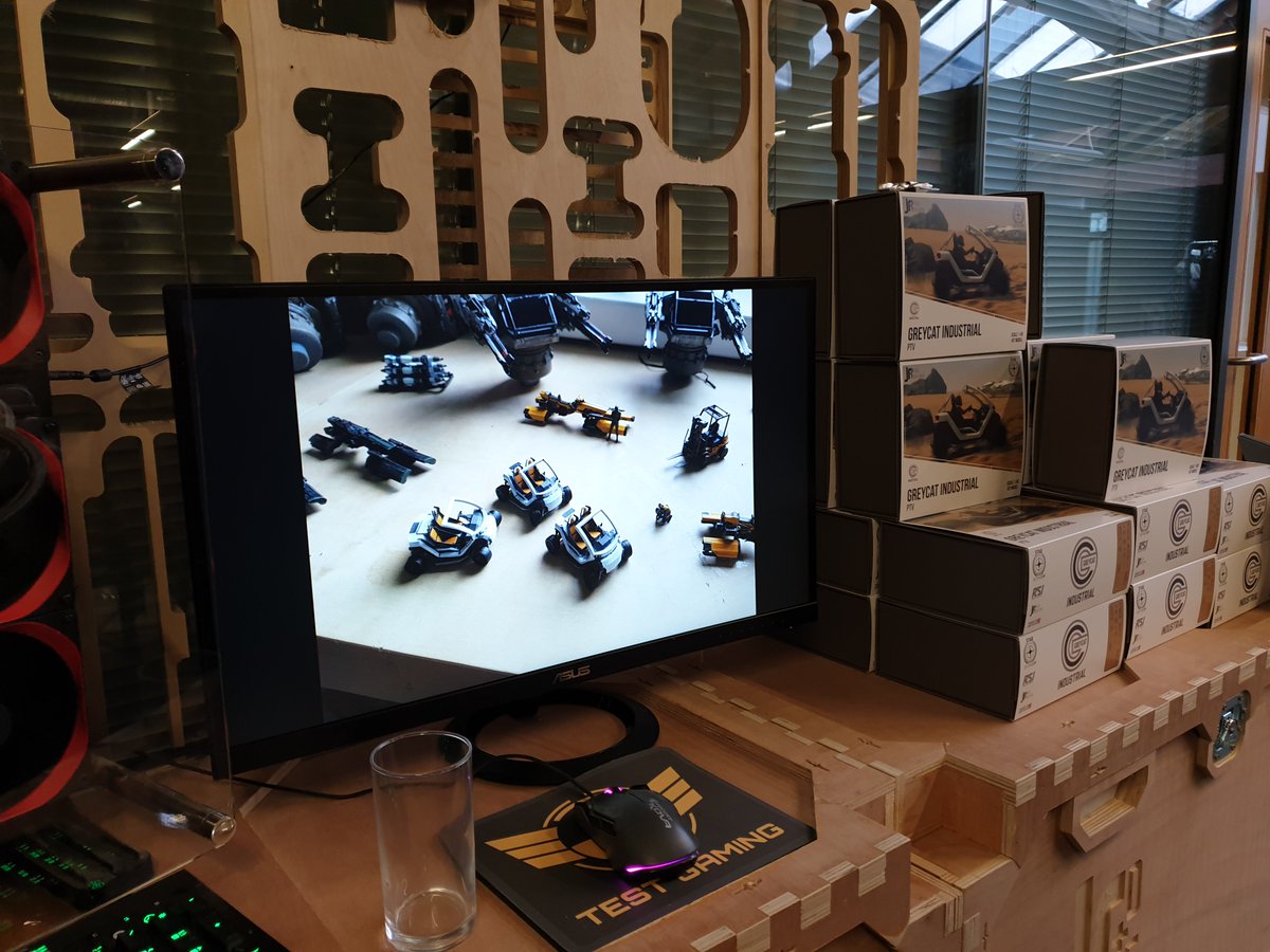 The guys at @_JR_DF_ had a really clever looking stall at #BritizenCon featuring their new Greycat buggy models!

#StarCitizen