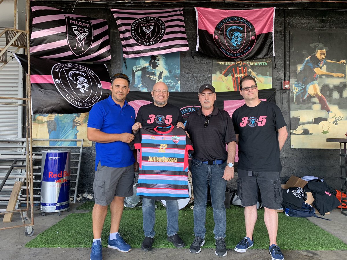 Southern_Legion's tweet photo. Agradecemos a nuestros amigos y miembros de @La12United la barra oficial de @miamiunitedfc por el gesto de agradecimiento al apoyo en conjunto que venimos haciendo hacia la integración del fútbol en todas las comunidades de South Florida! #WeAreFutbol https://t.co/0ziCua9eyV