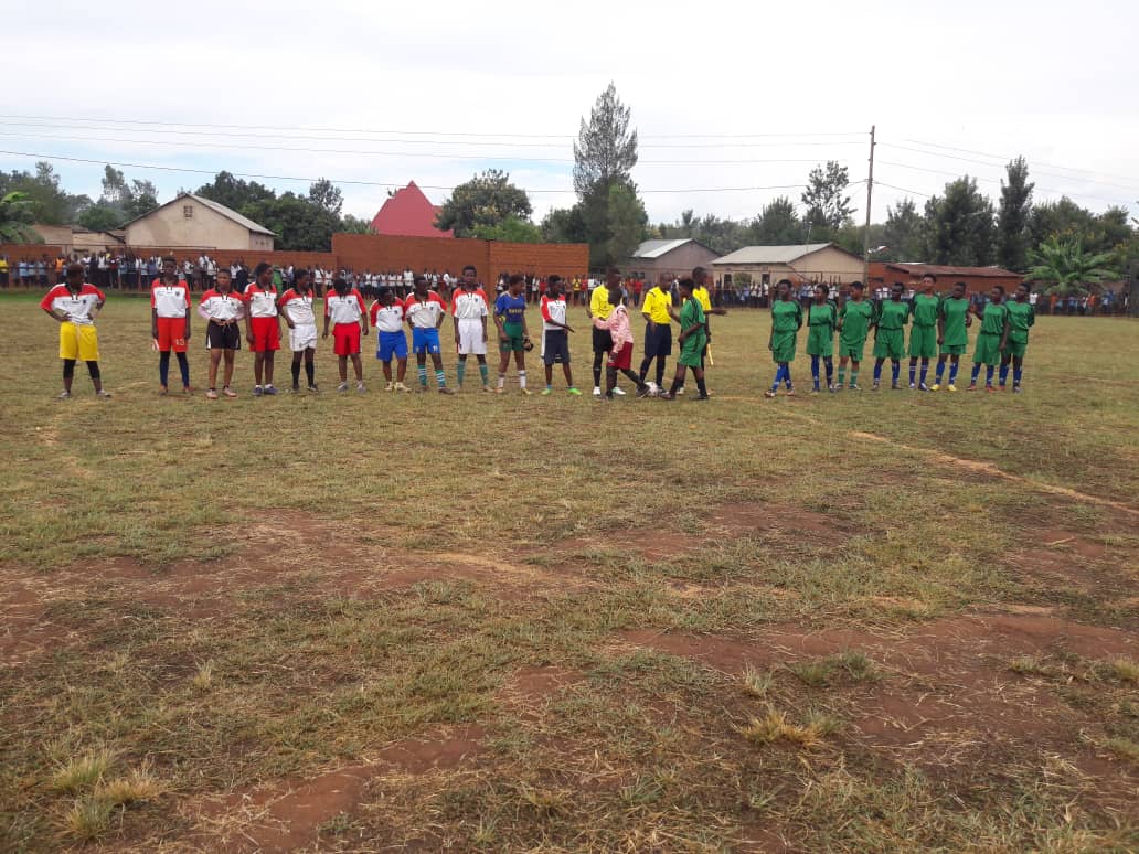RweruSector's tweet photo. Mugikombe cy'imiyoborere myiza, umurenge @kagame cup ikipe y'umurenge wa #Rweru ihagarariye Akarere ka @BugeseraDistr imaze gutsinda ikipe y'umurenge wa #Matimba ihagarariye Akarere ka @NyagatareDistr igitego 1-0 @MutabaziRich @bugeserayouth @RwandaEast @bayinganadavid @NgombwaL https://t.co/6AzXgykTIS