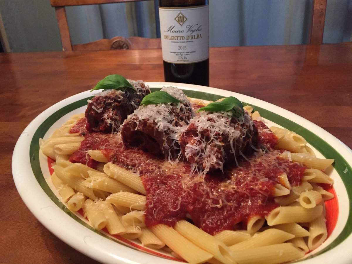 41BigEyedFish's tweet photo. Braciole. Stuffed beef roll braised in wine and tomato sauce. Seriously #delicious😋 #deliciouslydavis 
.
.
.
.
#italianwine #italianwinelover #wineaddict #yummymummies #lasvegasfood #lasvegaslocals #lasvegaslocals #italianfoodporn #basilpasta #winewinewine #penne #pennepasta https://t.co/0865ByZxvV