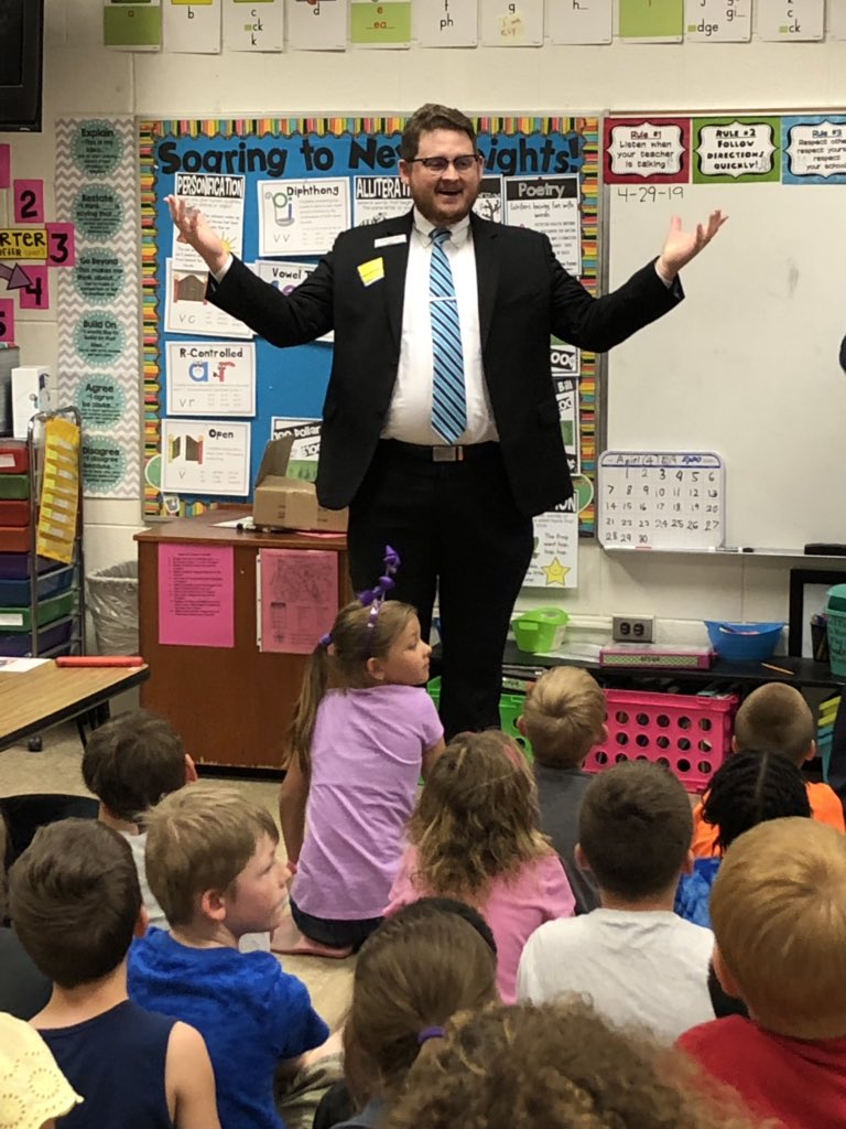 Mandy Nealeans tweet media