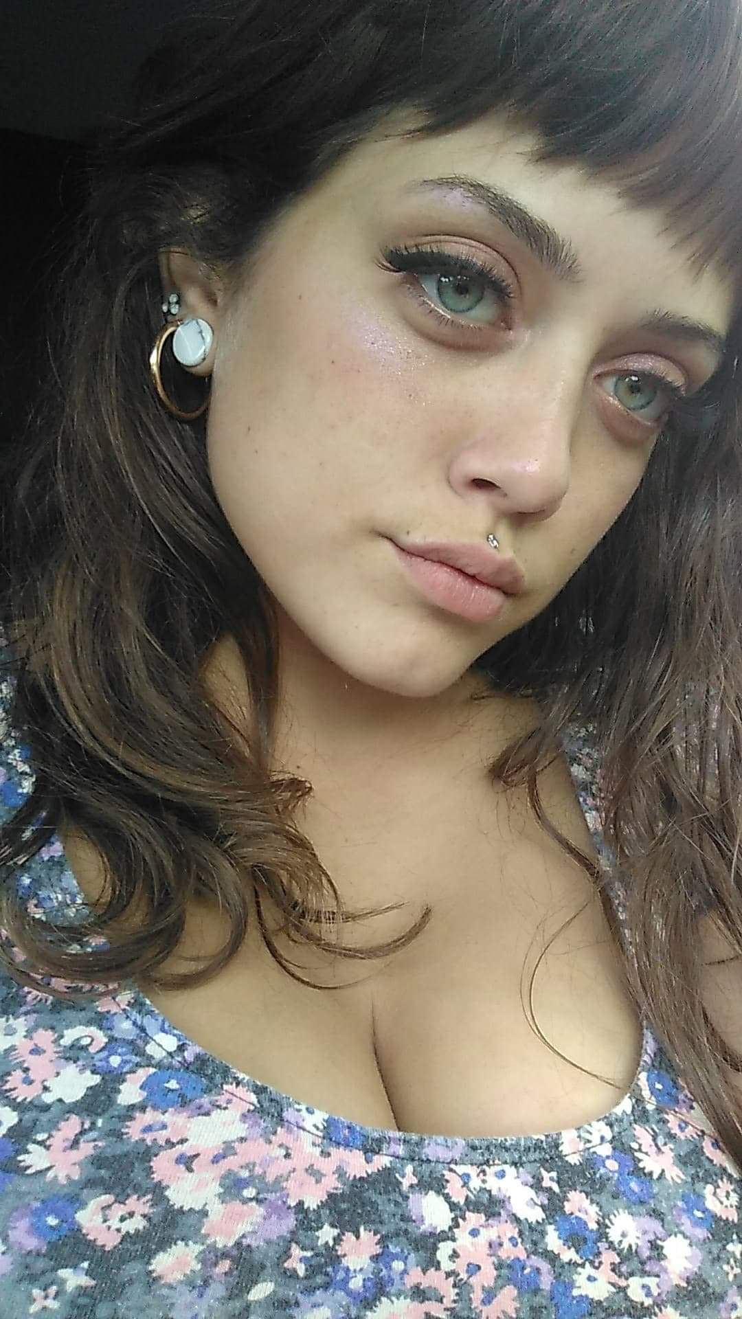 2 pic. Flashback to when I showed up at Easter dinner looking like a goddess just to remind everyone I'm the best-looking one in the family 😇🙌🏼💁🏽‍♀️ https://t.co/MF9DLZQJzk