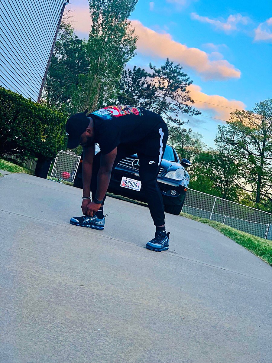 knockdownshorty's tweet photo. #Nike #Tre #FitOverFly https://t.co/pn71SGEEAc