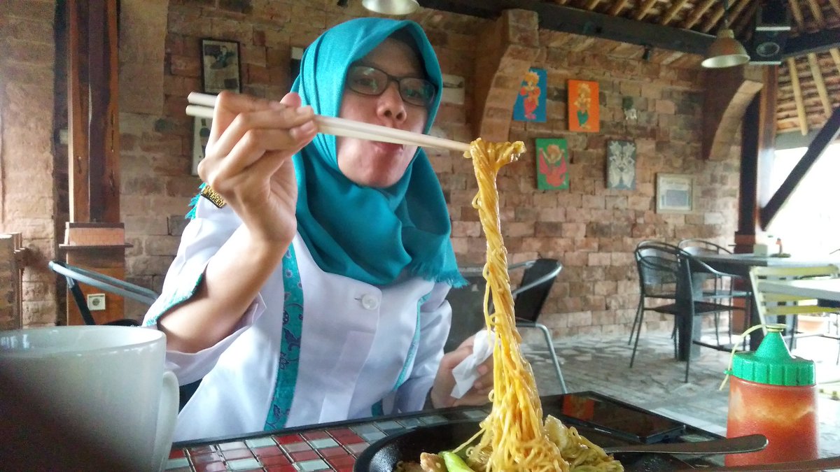 Ada yang kelaparan usai pulang kerja, menu pas untuk kondisi yang lagi gerimis cc <a href="/tinasute/">Tina Suparyo</a>