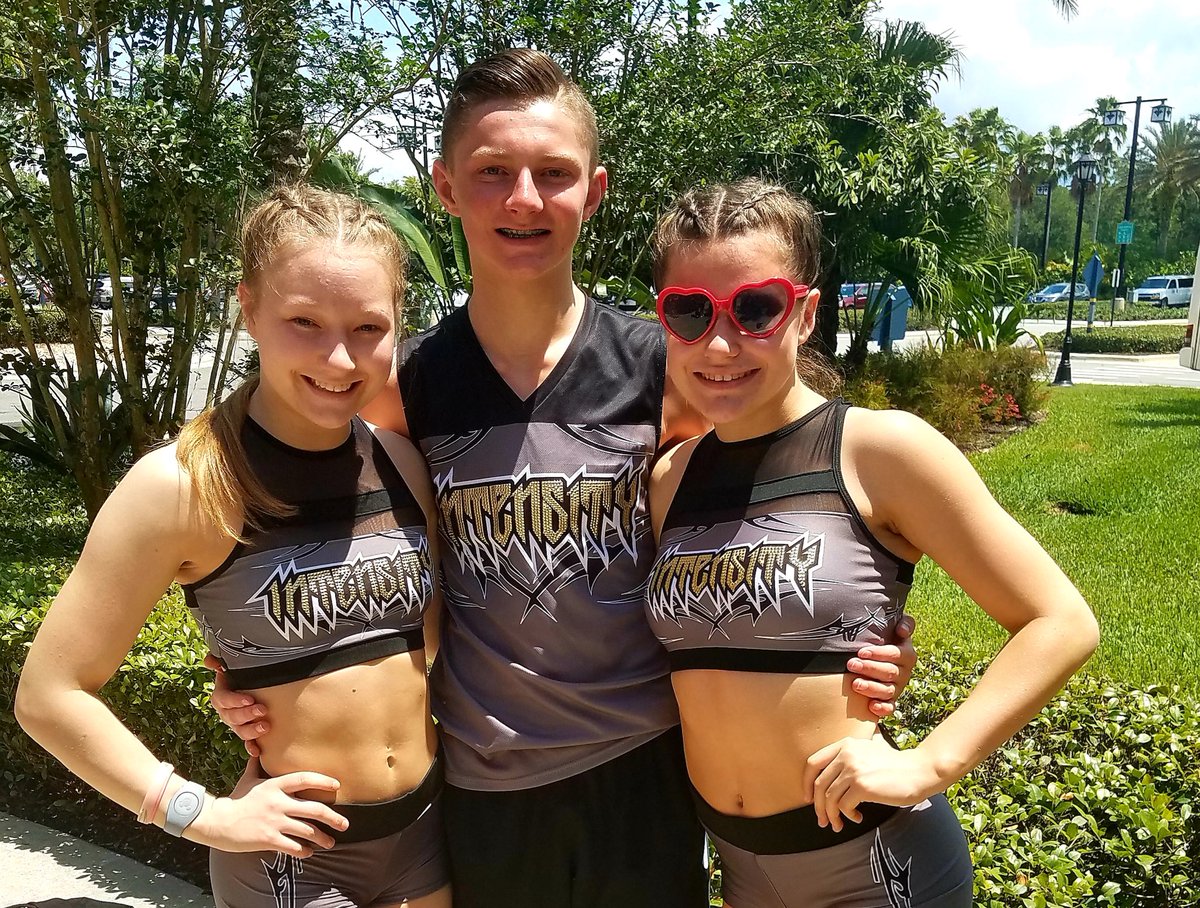 Varsity All Star Fashion tweet media