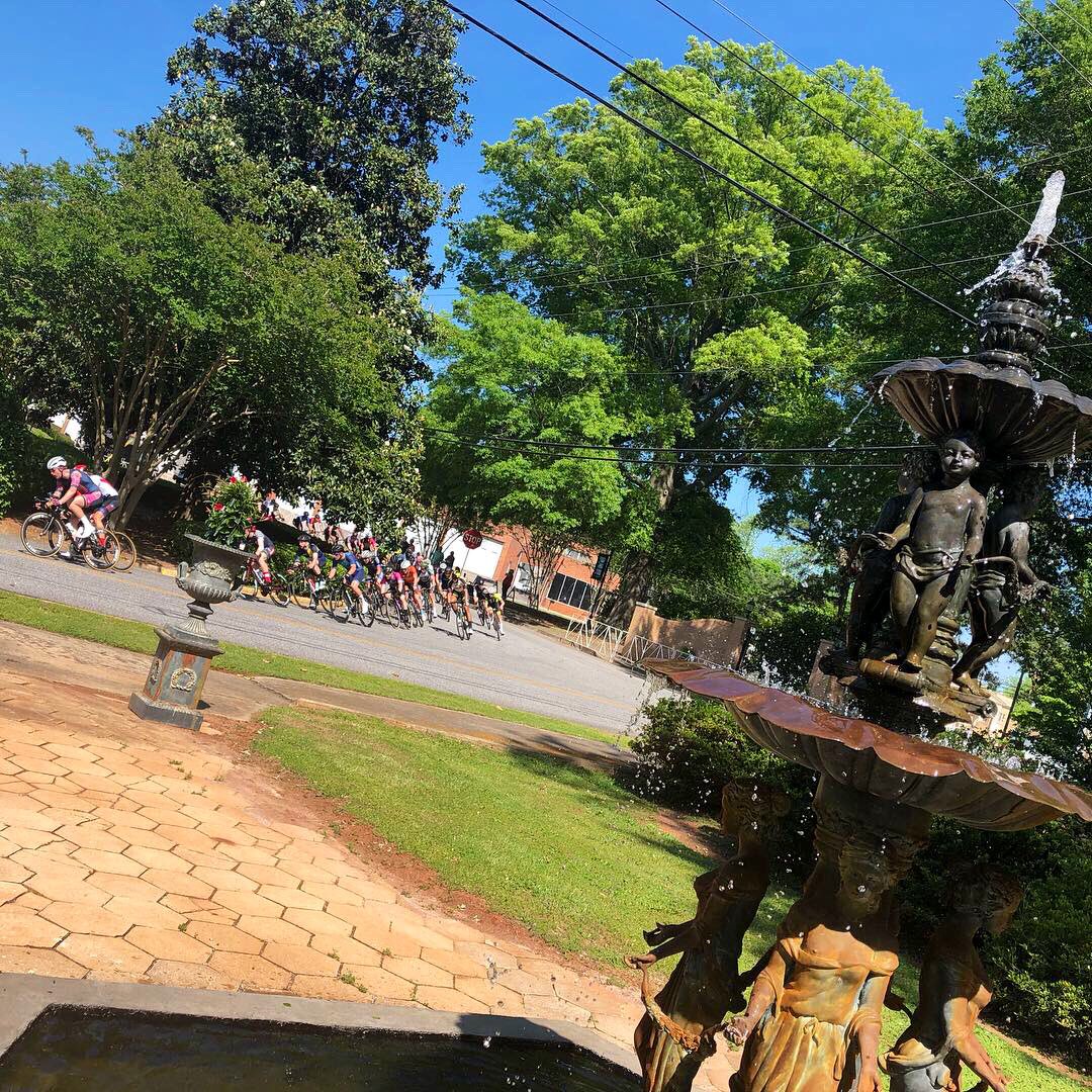 Thank you, <a href="/commercedda/">Commerce Mainstreet</a> for a fantastic event for Stop #3 of #speedWeek! It was a beautiful day for a bike race 👌🏼
📸 @USACRITS #Commerceliving #CommerceCrit