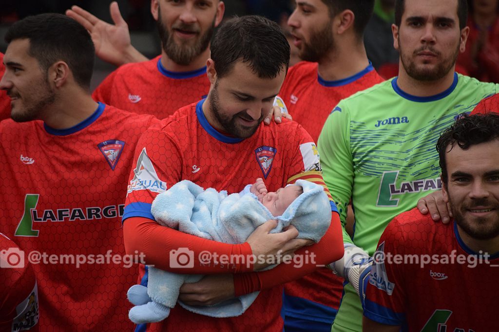 TempsAfegit_'s tweet photo. El petit Gràcia va experimentar la seva primera matinal a Can Sant Joan! 👶 

Cal dir també que @mgracia_5 apunta maneres com a pare! 😉

#TempsAfegit #Montcada #1cat1 https://t.co/QwnEaQCxl5
