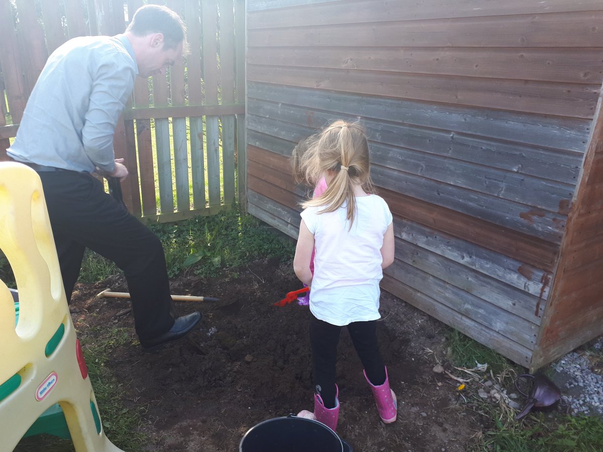 PefRoad's tweet photo. Mrs Grieve's whole family got involved in digging for worms ready for a writing group challenge tomorrow! #writingincontext @WalkerRoadSch https://t.co/TIFJG18DPg