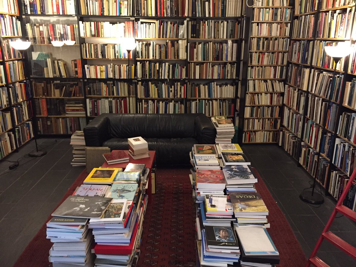 Reindst's tweet photo. When you visit #Heidelberg, make sure not to miss antiquariat #Hatry: a great #bookshop with four floors of #books
@Hatrybooks 
https://t.co/riZviKaNI9 https://t.co/mRjvGZoag3