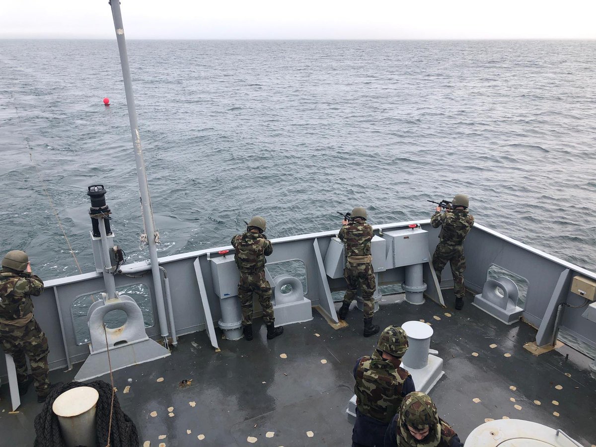 naval_service's tweet photo. LÉ Eithne #P31 recently provided sea lift for a recruit platoon from #irisharmy Defence Forces Training Centre.  #StrengthTheNation. The @defenceforces &amp; @dfreserve are currently recruiting #JoinOutTeam https://t.co/TIidS984Ew