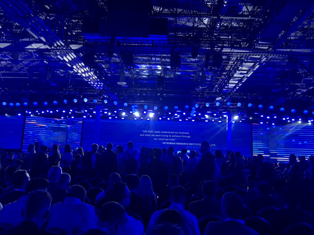 Johnny_Winter92's tweet photo. Get started the Guru Session with Michael Dell on @DellTechWorld #DTW2019 https://t.co/GxXFYrb53S