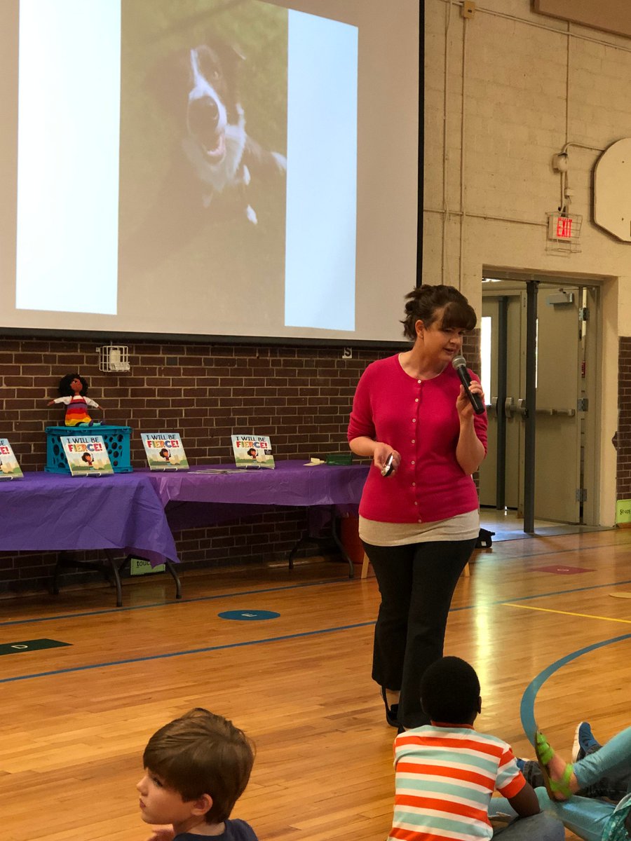 BeaumontMagnet's tweet photo. Thank you @BeaBirdsong for sharing your time and emphasizing the importance of being purposeful and setting goals. @BMAWindyC #Beaumontrocks https://t.co/Rd3c80xdT9
