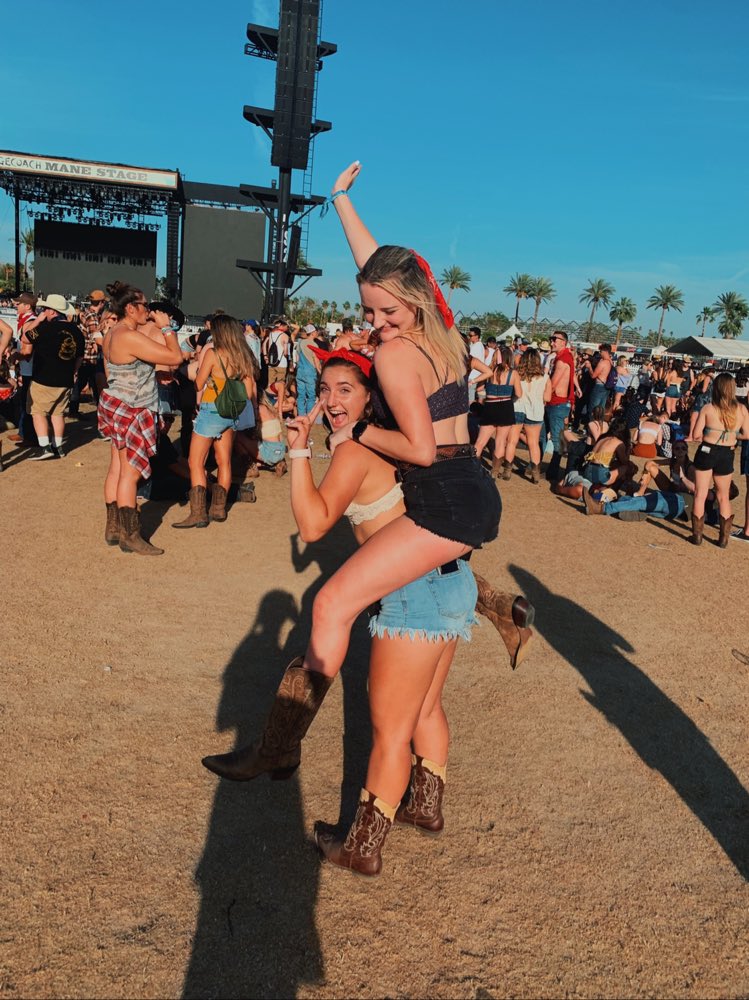 peytonnashh's tweet photo. best weekend ever🎡☀️🎶🤠 https://t.co/sp2lqqZBkO