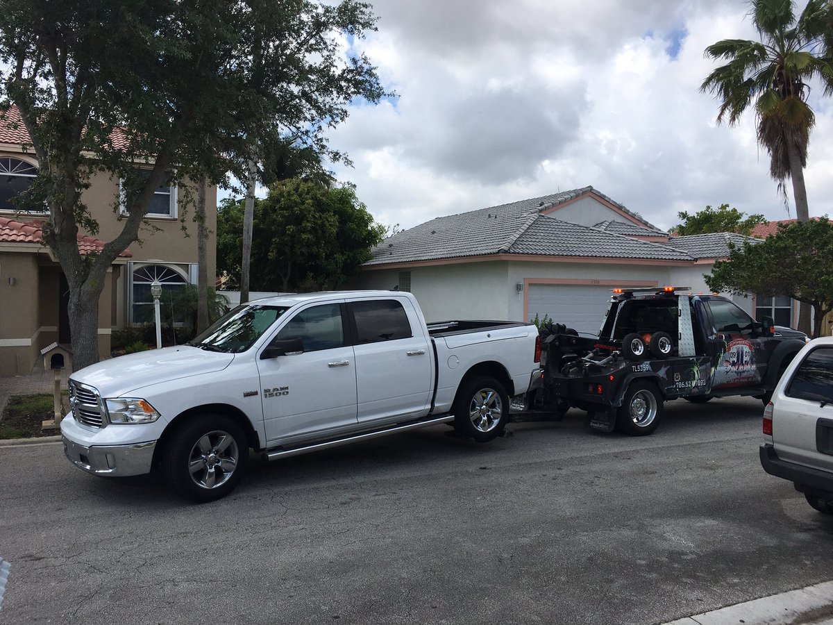 Sharkonwheels's tweet photo. As if it weren’t ridiculous enough, one year TO THE DAY that we acquired this nightmare POS @ramtrucks @fiatchrysler_na @fcagroup lemon from @DadelandDCJR #RamLemon #RamShaker #BuySomethingElse https://t.co/CsP8KTQcwM