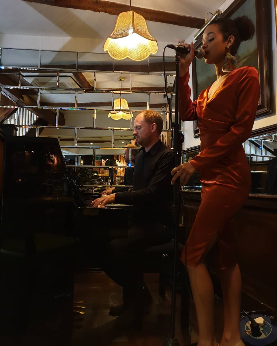 Love this 📸  by keriarrindell of our Motcombs Supper Club! Every Wednesday to Saturday... what could be better?! ✨