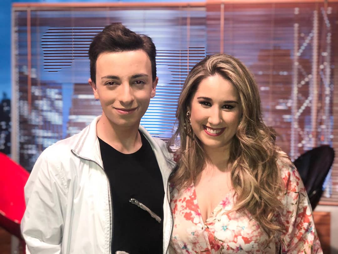 daniparreno's tweet photo. Hoy en el programa " Gran Vía Esquina Broadway " en @DejateTV entrevistado por la guapísima @elenabellamusic 😍
Gracias @BarbaraCaffarel, @jorgecastanotv @mitrampolin por siempre acogerme tan bien 😘😘
SOIS UN EQUIPAZO 🤗
#PromoVeteYa
#MiNuevaAventura
#MaximoHitsManagement https://t.co/okU1DAMXzt