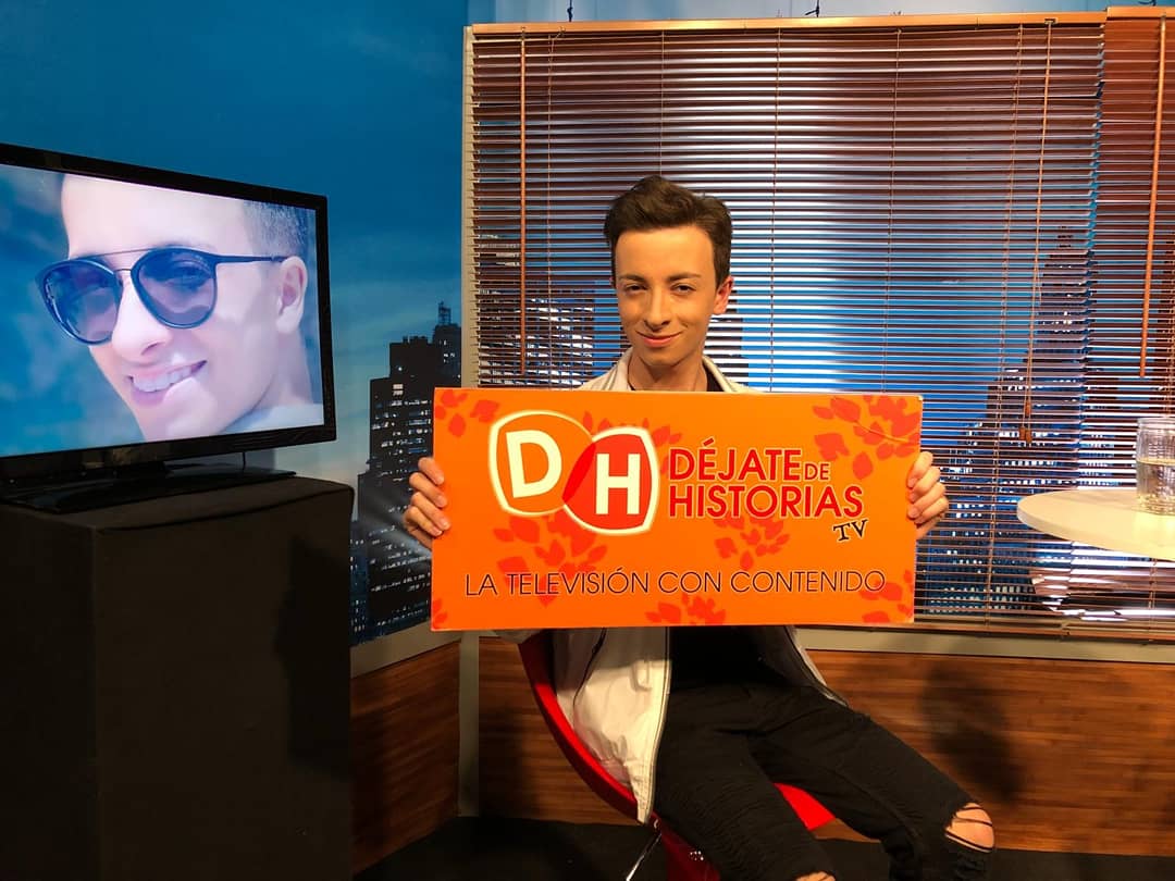 daniparreno's tweet photo. Hoy en el programa " Gran Vía Esquina Broadway " en @DejateTV entrevistado por la guapísima @elenabellamusic 😍
Gracias @BarbaraCaffarel, @jorgecastanotv @mitrampolin por siempre acogerme tan bien 😘😘
SOIS UN EQUIPAZO 🤗
#PromoVeteYa
#MiNuevaAventura
#MaximoHitsManagement https://t.co/okU1DAMXzt