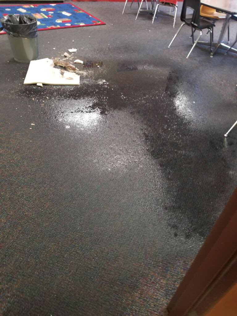 aubrie__5's tweet photo. How are kids suppose to learn in such conditions? We need to do what’s best for our future and these kiddos. https://t.co/Be6IN1YFL3